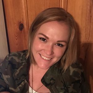 Meet your Posher, Lora