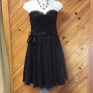 Sparkly cocktail dress w/sweetheart neckline