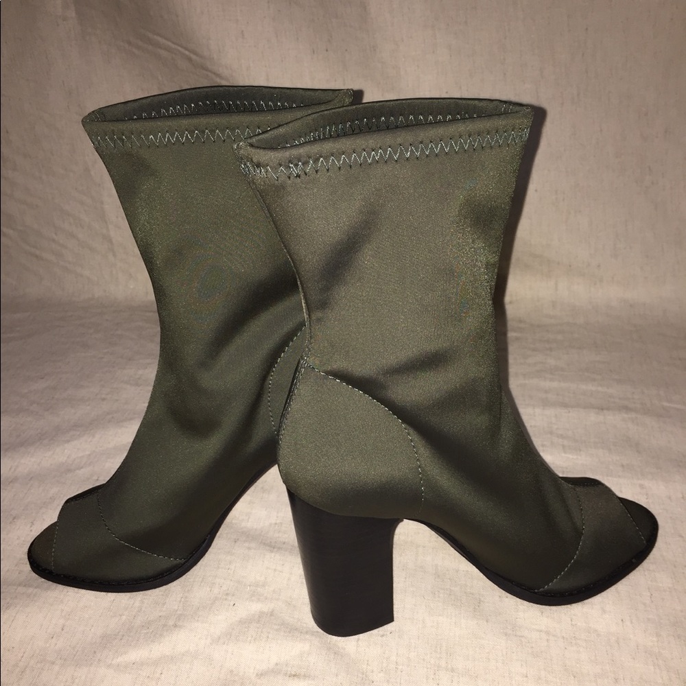 🆕 Open Toe Glove Boot In Olive and Black - Picture 2 of 3