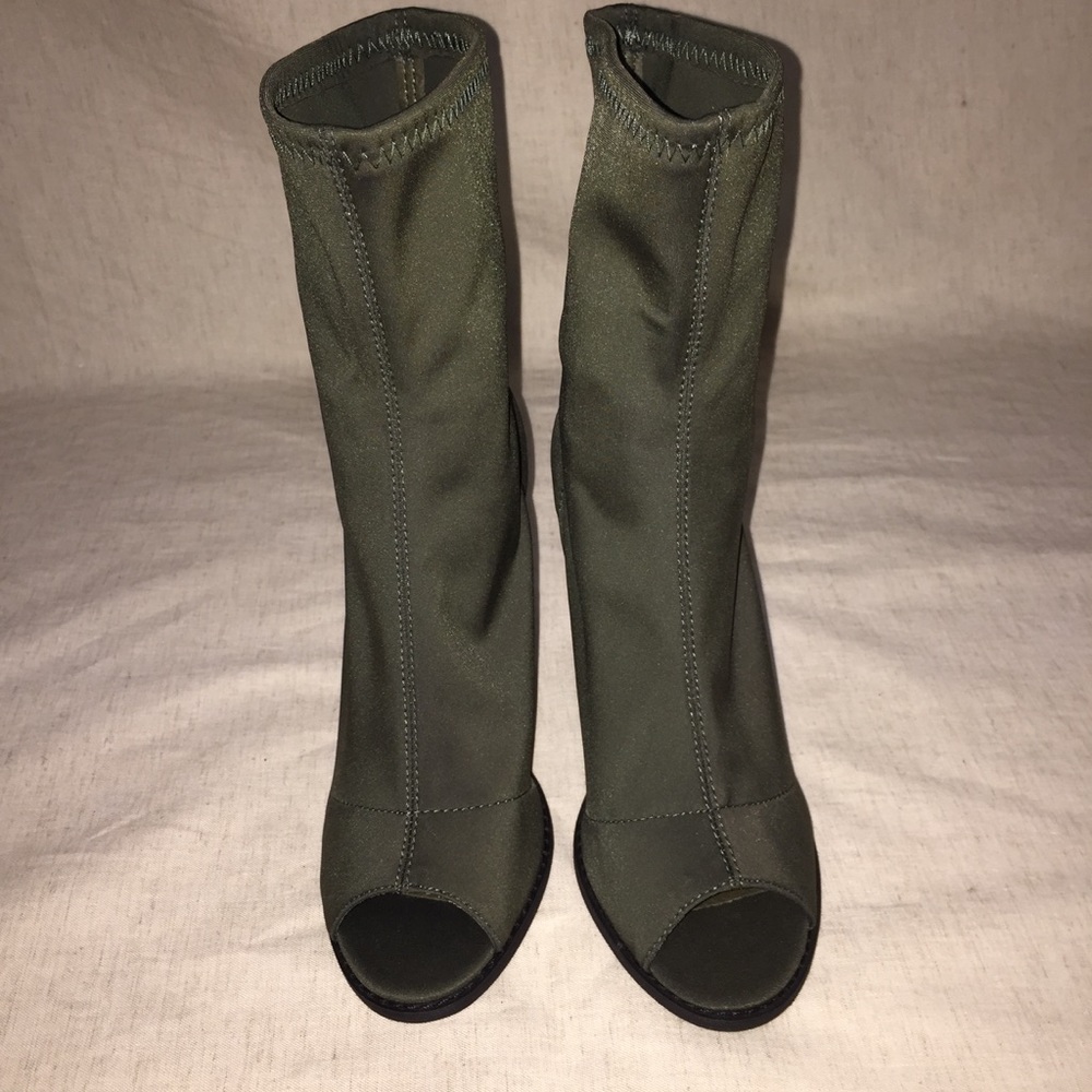 🆕 Open Toe Glove Boot In Olive and Black - Picture 3 of 3