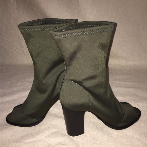 🆕 Open Toe Glove Boot In Olive and Black - Picture 2 of 3