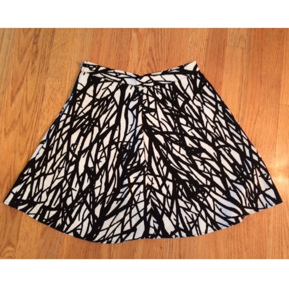 FOREVER 21 TRENDY SKATER SKIRT