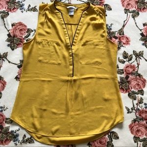 Gold tank with black trim