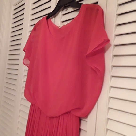 BEAUTIFUL CORAL LINED PLEATED DRESS BY LUSH S - Picture 2 of 8