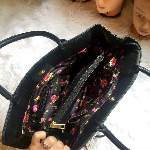 🚫Sold🚫Betsy Johnson bag. - Picture 3 of 3