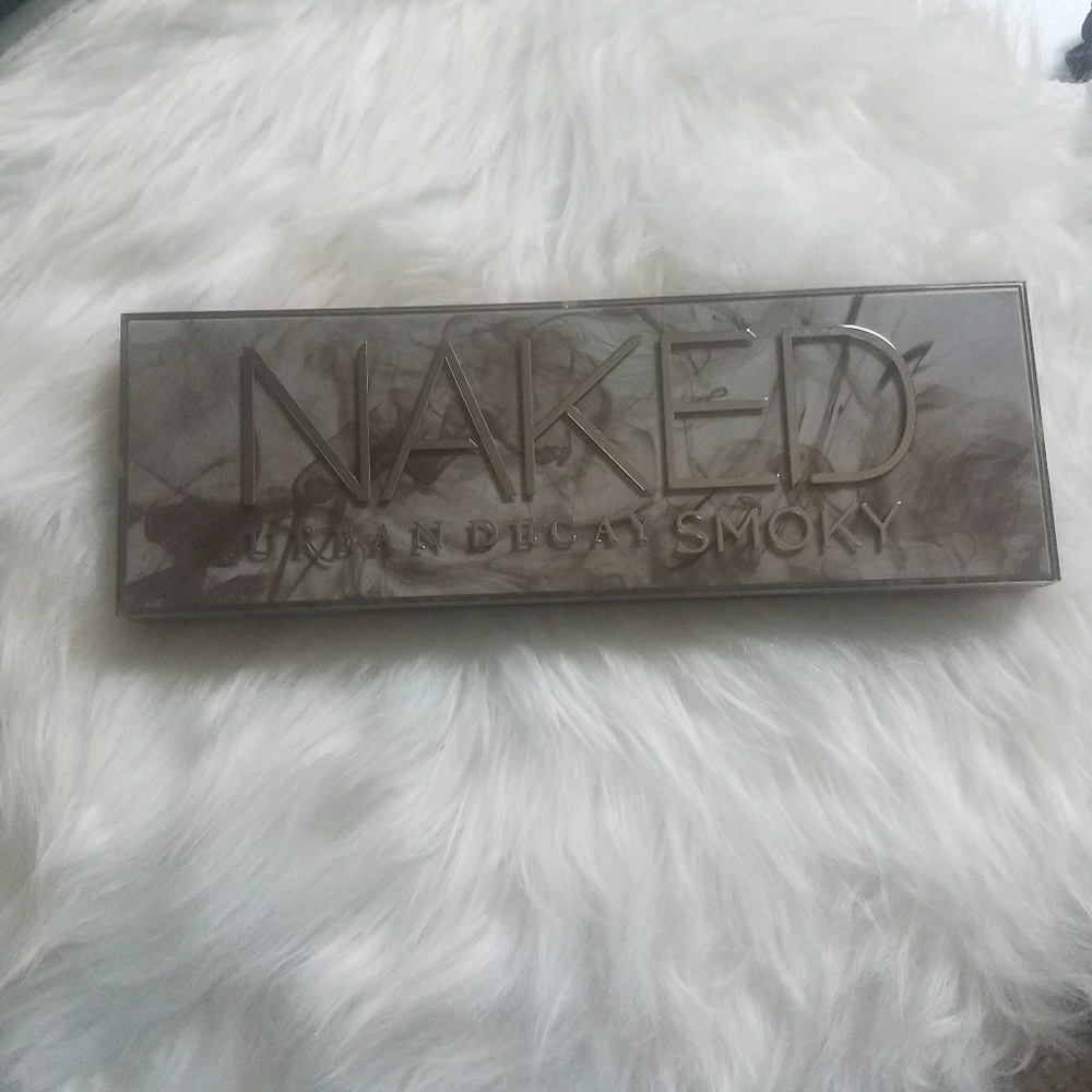 Naked Smoky eyeshadow palette