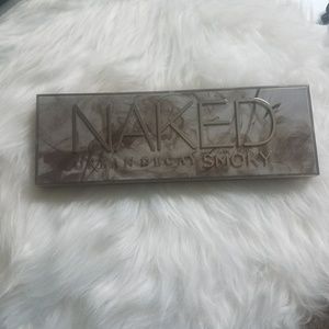 Naked Smoky eyeshadow palette