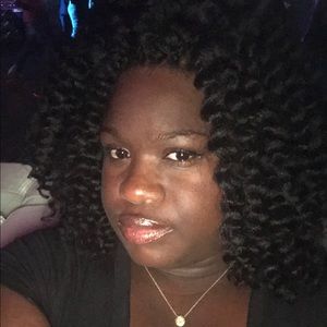 Meet your Posher, Monique