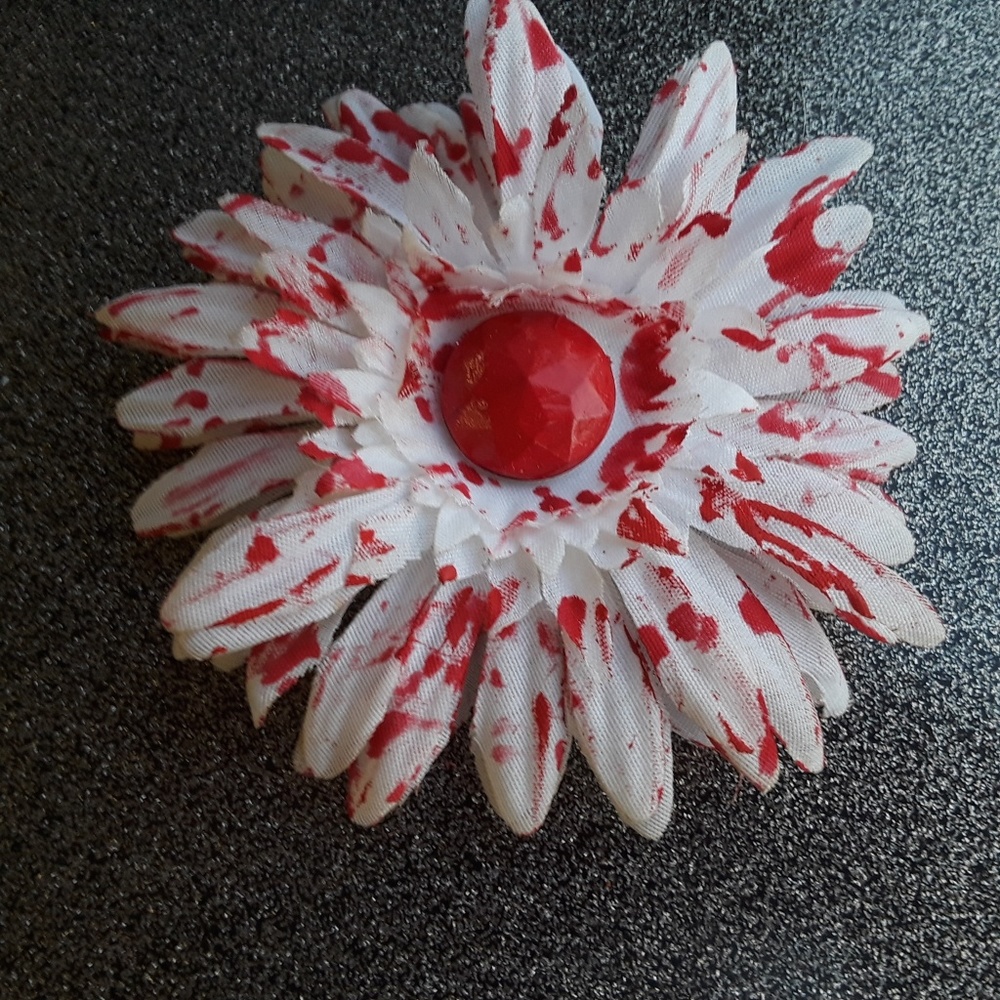 Zombie pinup horror hair flower blood