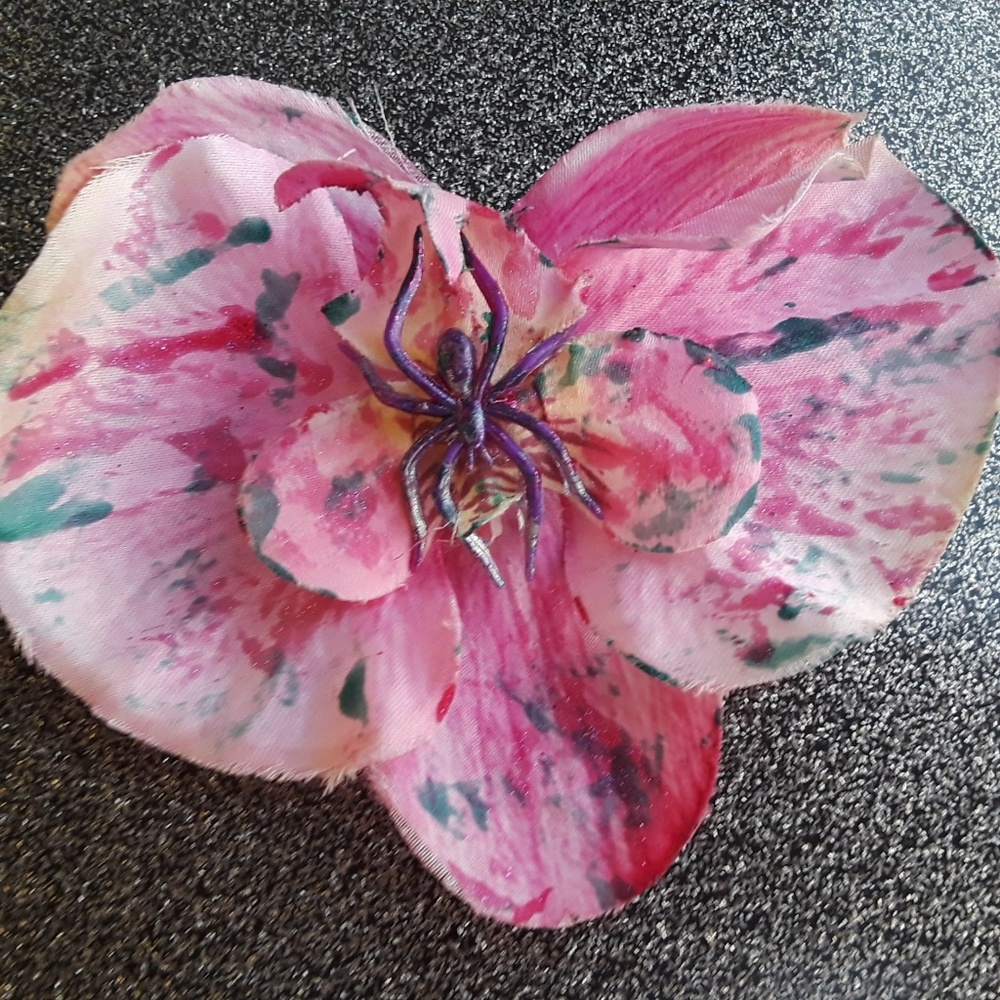 Pinup horror bug hair flower halloween