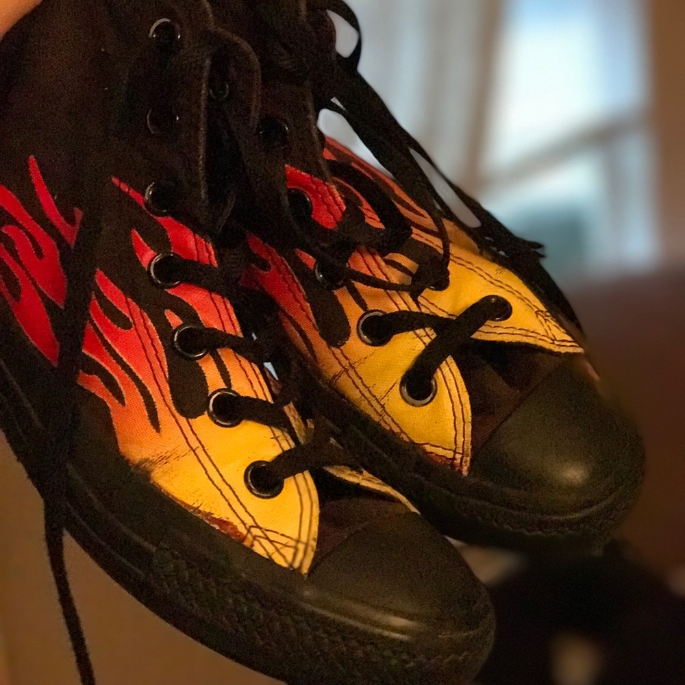 flames converse high tops size m5/w7
