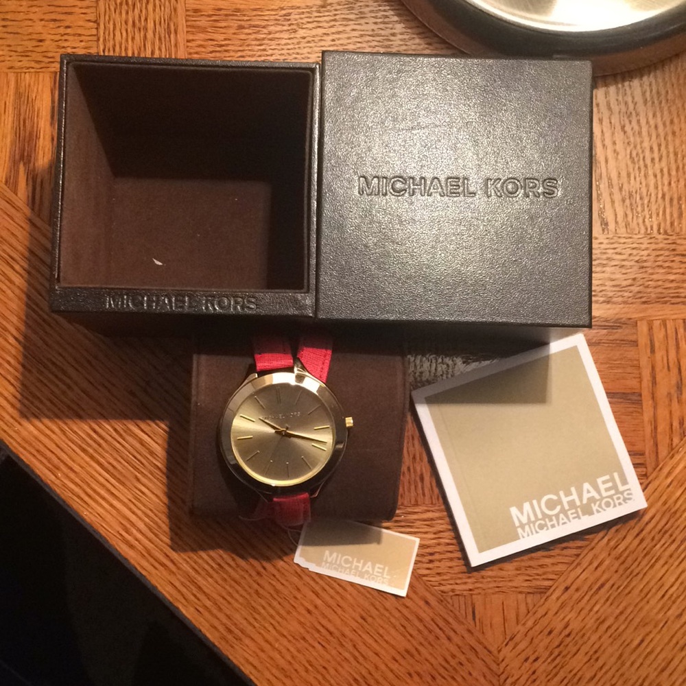 💕NWT Michael Kors Red Leather Slim Runway Watch💕