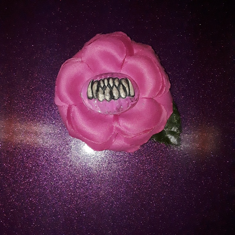Pinup horror vampire flower hair clip