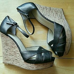 NWOT Nine West Metallic Wedges