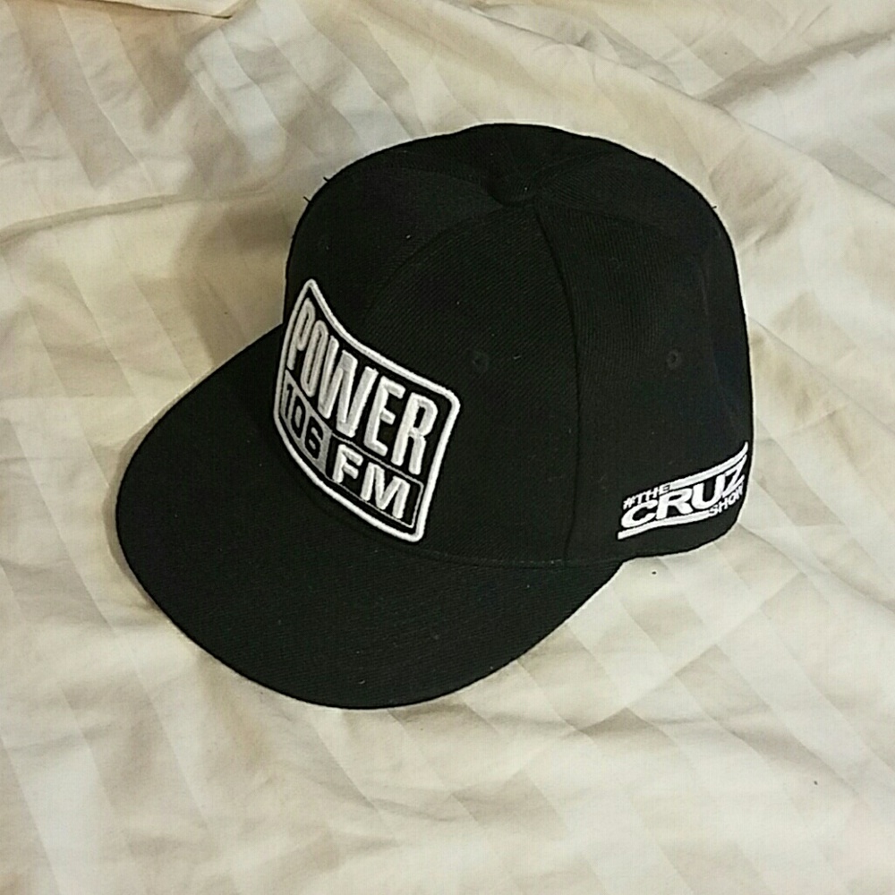 Dj hat