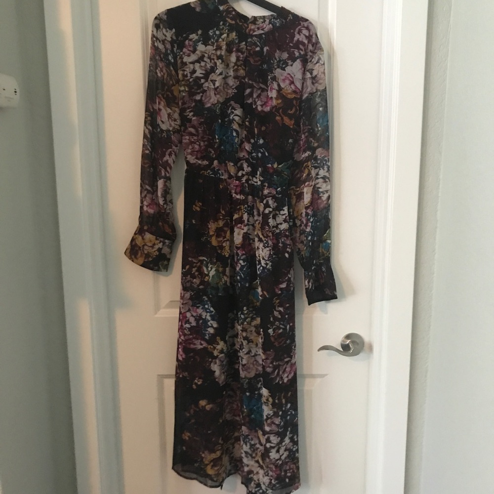 Floral maxi dress with keyhole