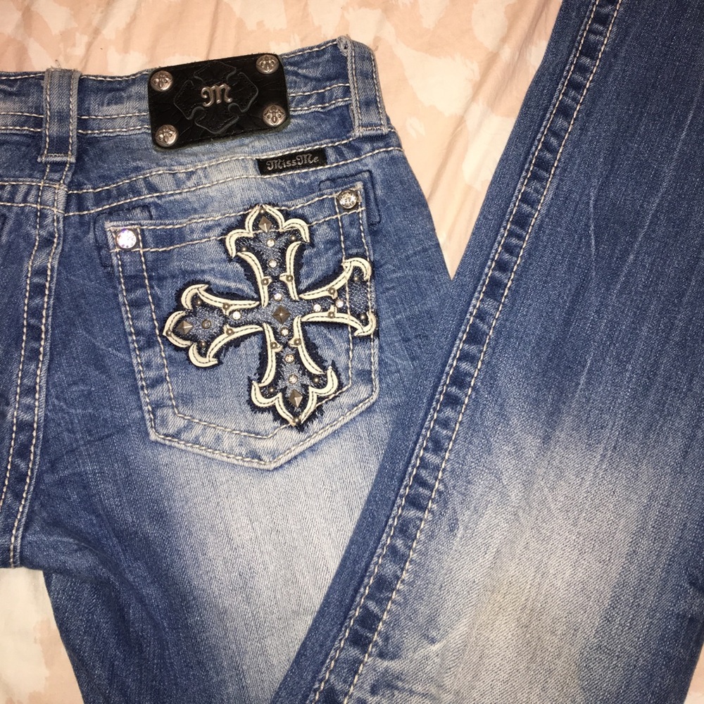 ••SOLD•• Miss Me Jeans W Jeweled Cross Pockets