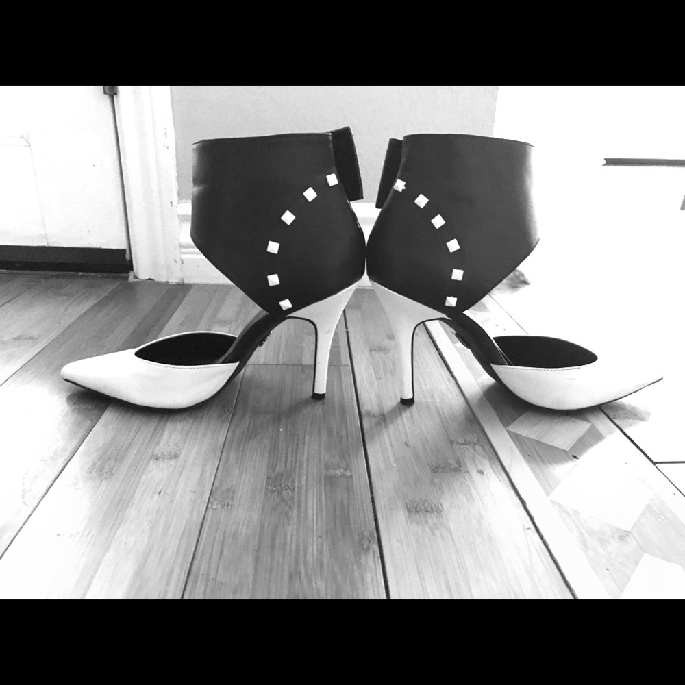 Rock and republic black and white heels