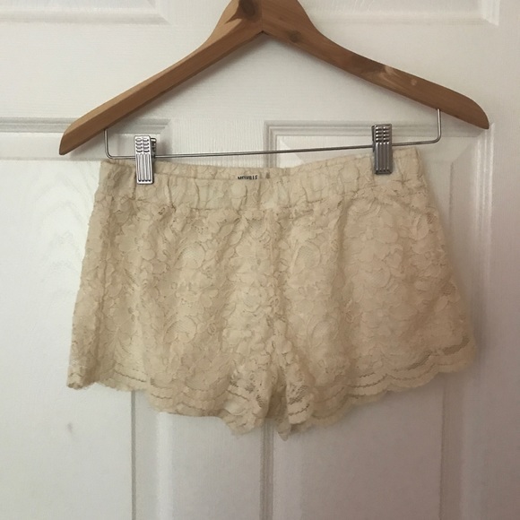 Brandy Melville Lace Shorts - Picture 1 of 2