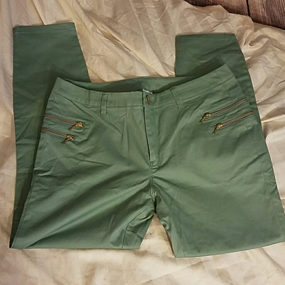 Woman zipper pants