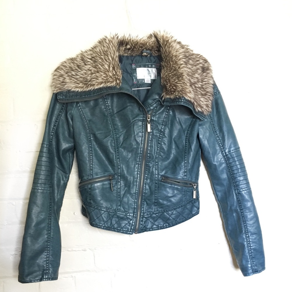 Faux leather jacket with faux fur trim🦋