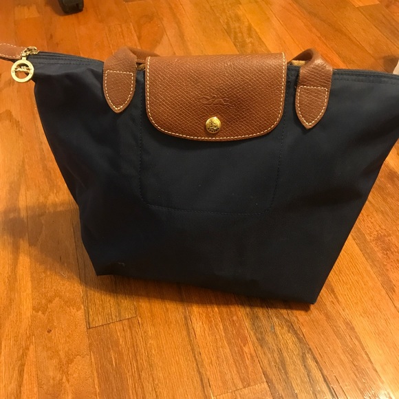 Longchamp Handbags - Longchamp  Le Pliage Medium
