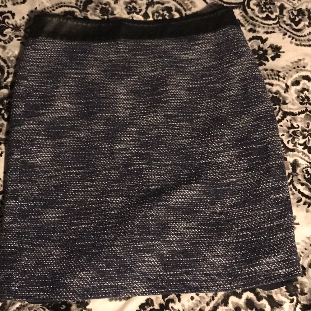 Ann Taylor woven winter skirt navy size 8