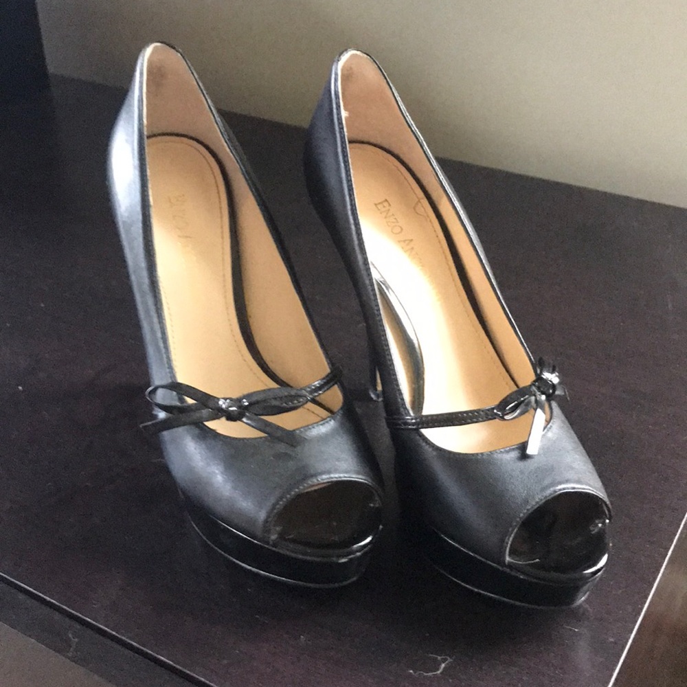 Enzo angiolini peep toe pumps