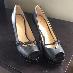 Enzo angiolini peep toe pumps