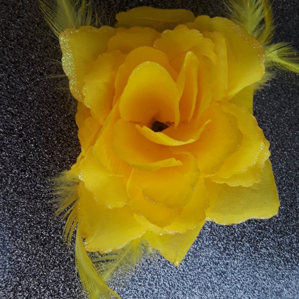 Pinup rockabilly yellow hair flower