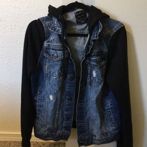 Men's ripped up jean jacket 👱🏼✨♡