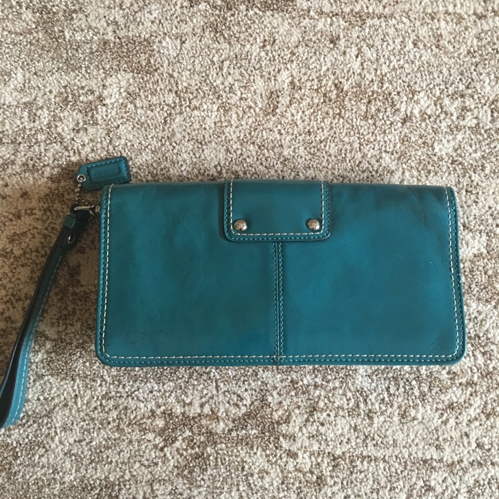 🛑SOLD LOCAL🛑Coach wristlet - Picture 2 of 6