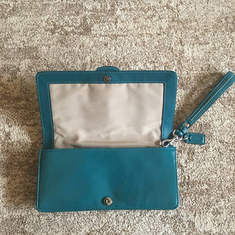 🛑SOLD LOCAL🛑Coach wristlet - Picture 4 of 6