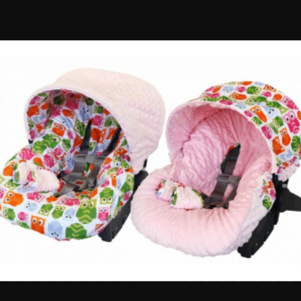 Sale!!!!Itzy ritzy car seat reversable cover