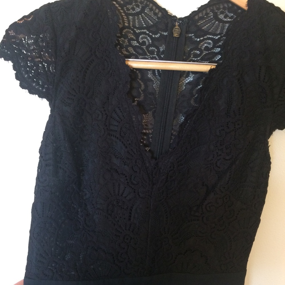 SOLD to a friend. Bebe romper with pockets (small) - Picture 3 of 8
