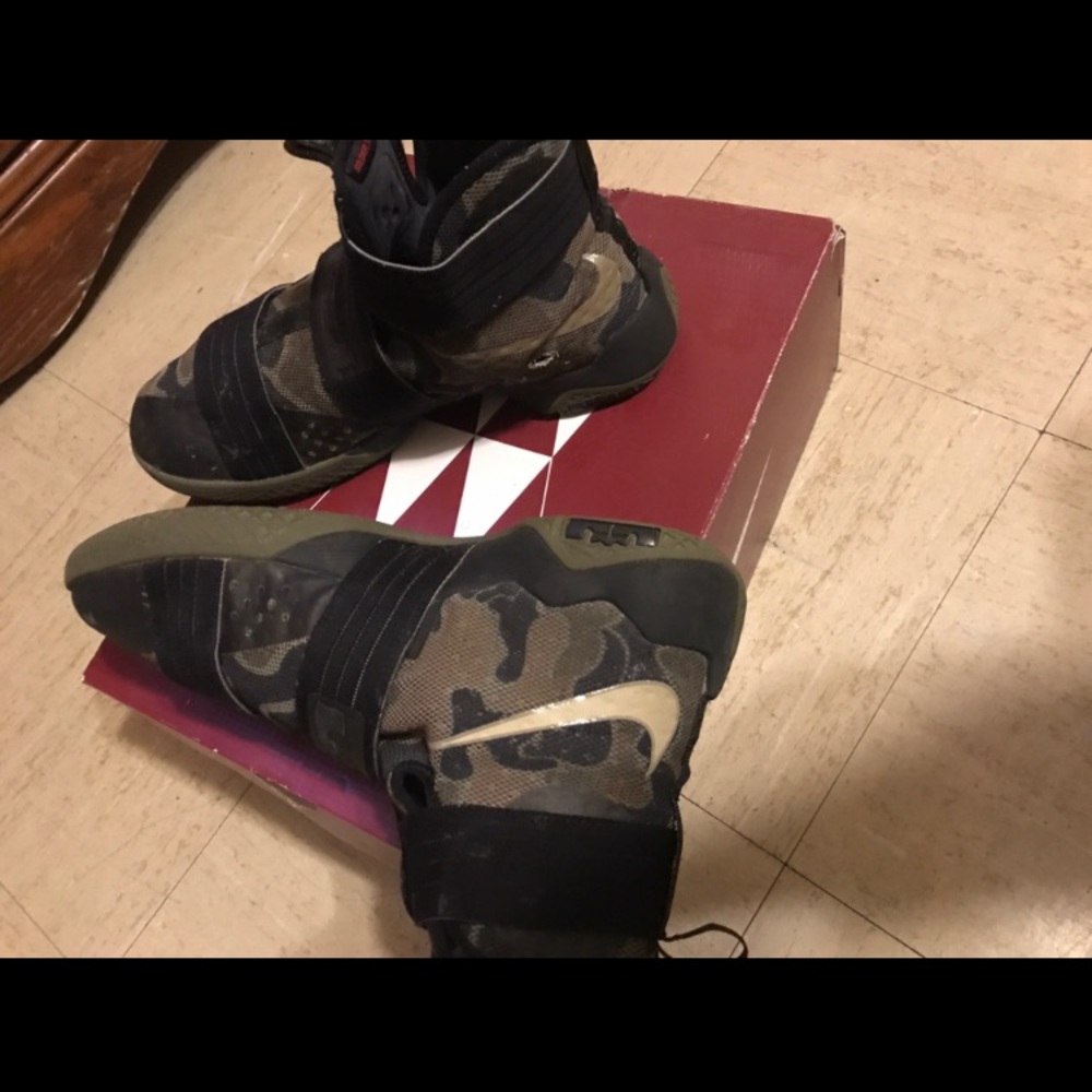 Men's Nike Lebron Soldier 10 Camo Print Sneakers
