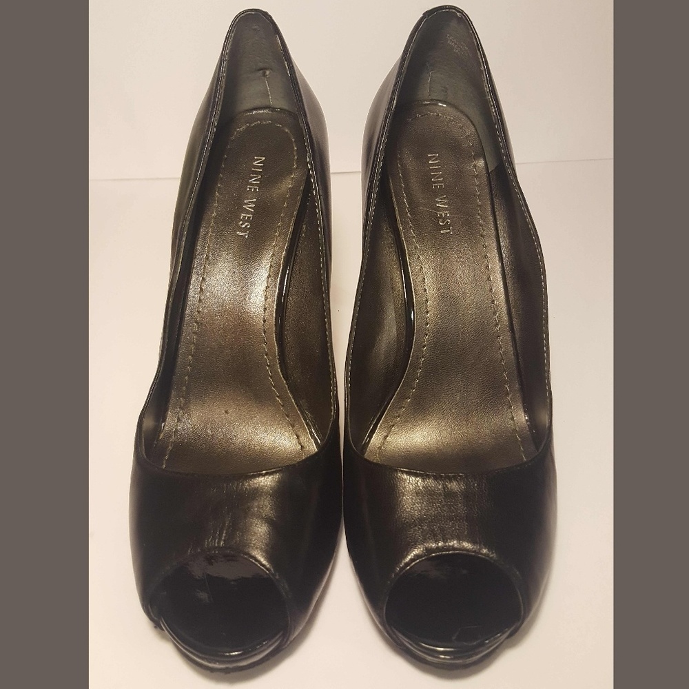 5 for $25 Nine West 8.5 black leather pumps