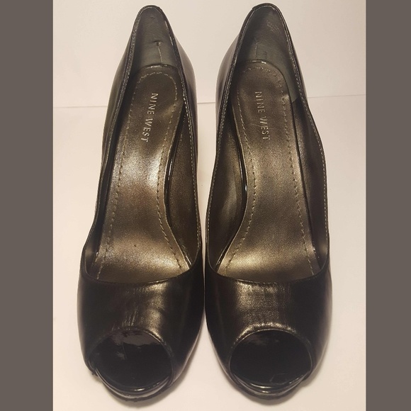 5 for $25 Nine West 8.5 black leather pumps - Picture 1 of 8