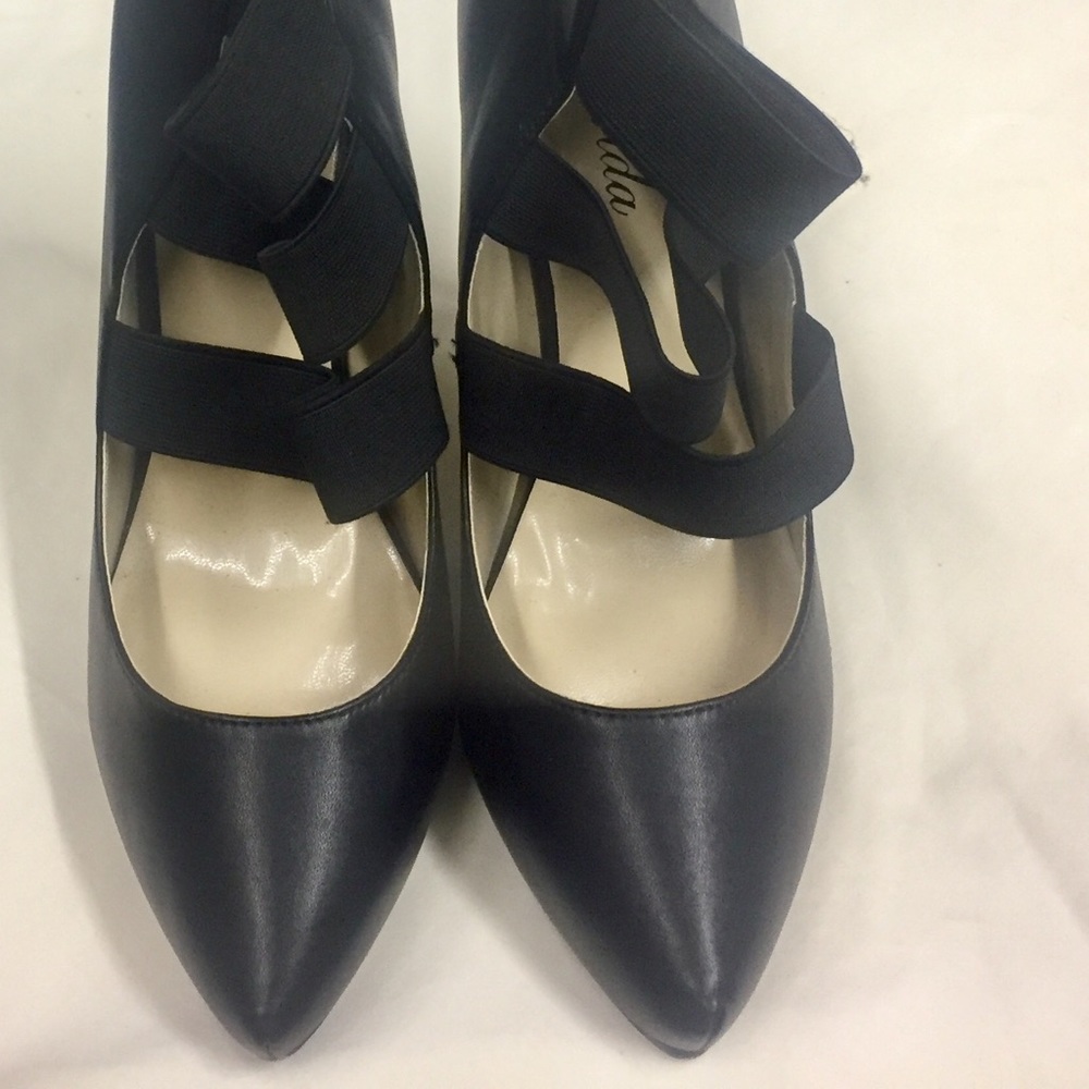 Black Size 9 Atrevida 3.5in Heels.