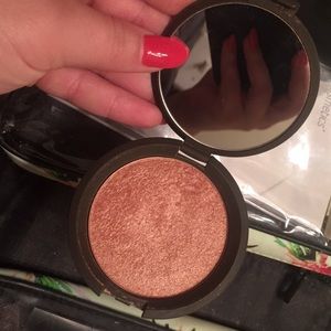 Becca Rose Gold highlighter