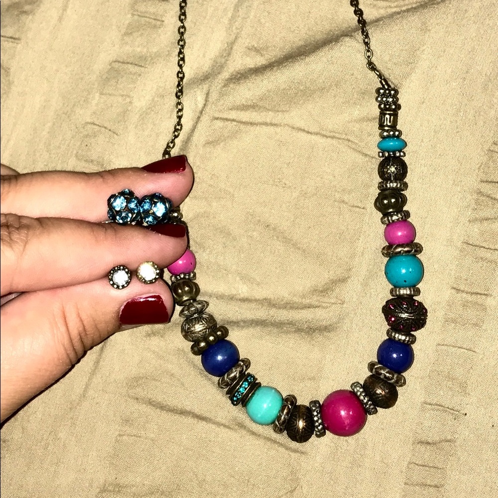 ✨✨Antiqued necklace and sets of earrings✨✨