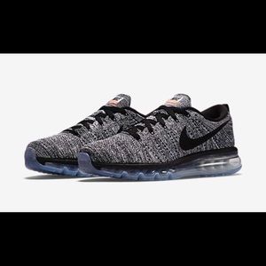 Nike Women's Flyknit Max Oreo