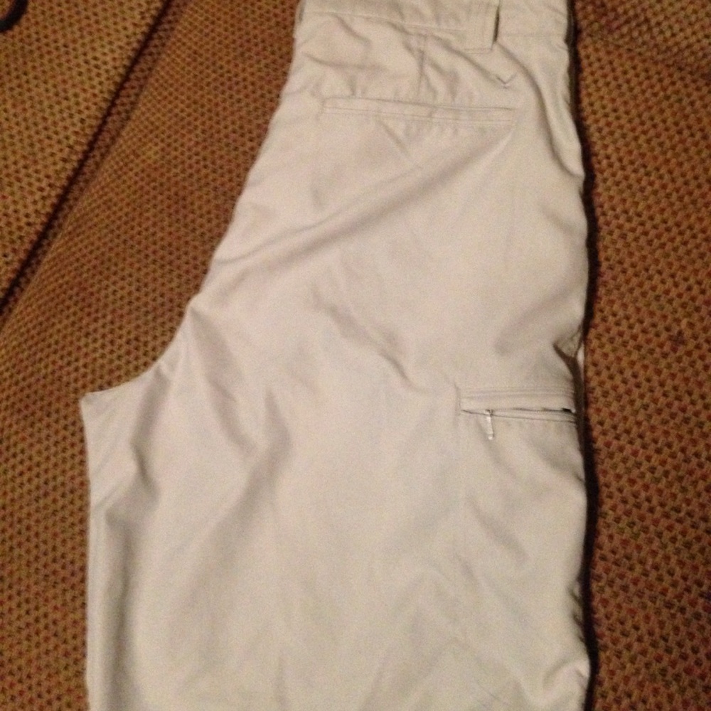 ~*CALLAWAY*~ Men's khaki shorts size 32