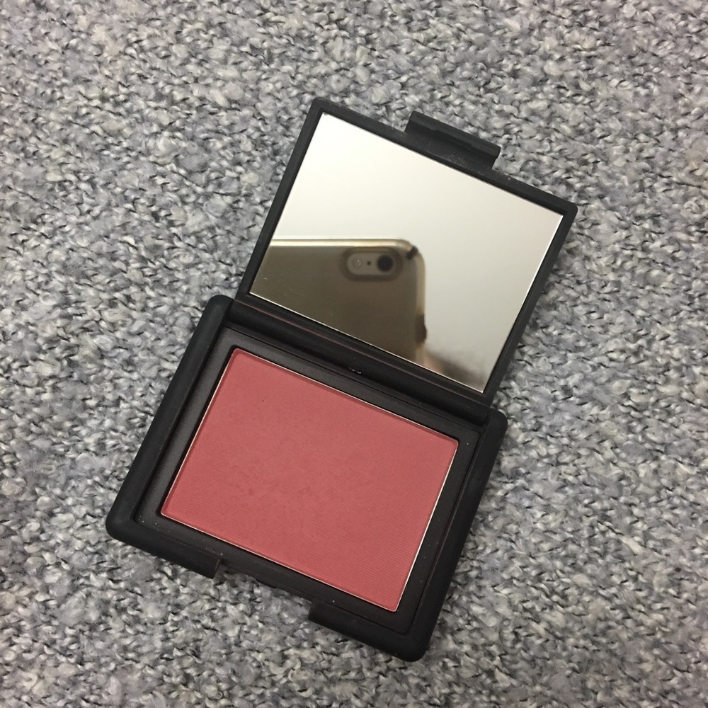 NARS blush "Amour"