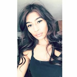 Meet your Posher, Cinthia