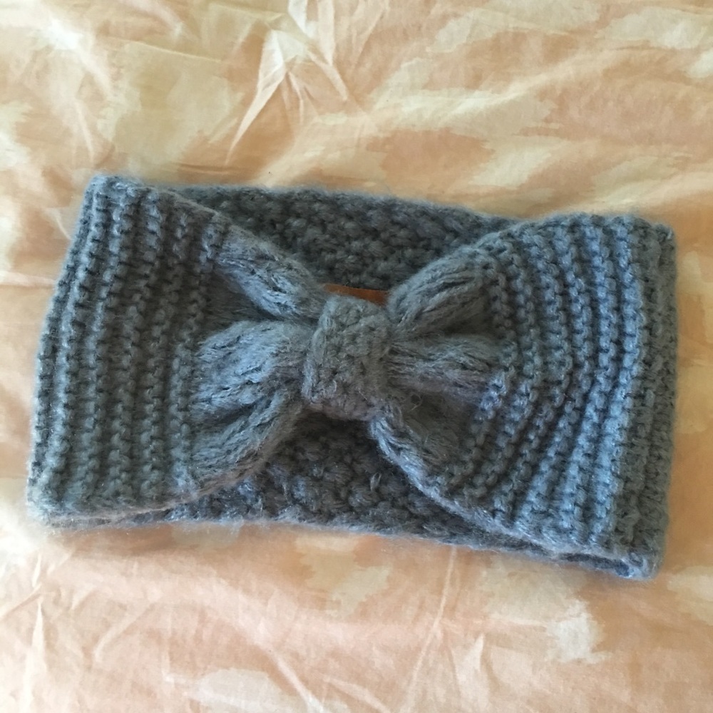 CC tied head band