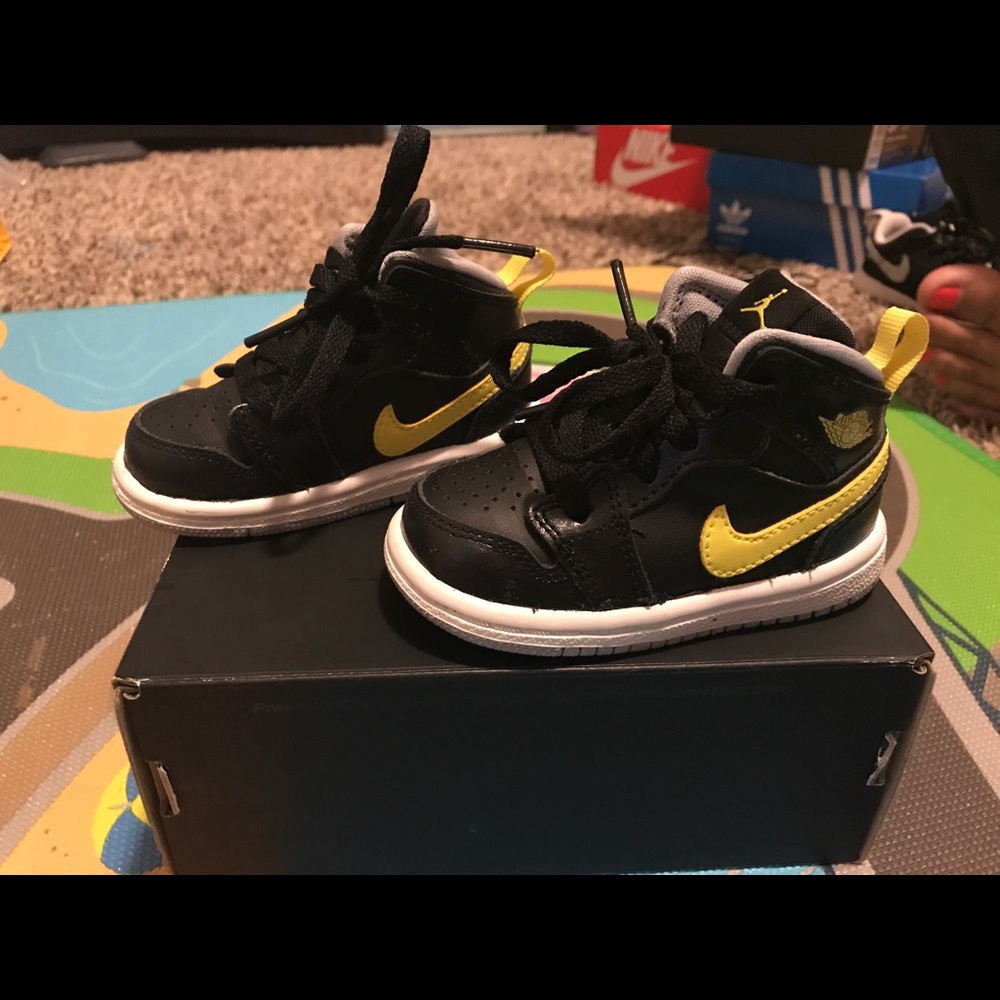 Jordan retro 1 never worn