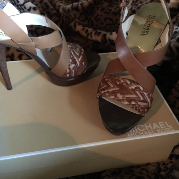 Michael Kors platform heels 5 1/2 inch - Picture 1 of 6