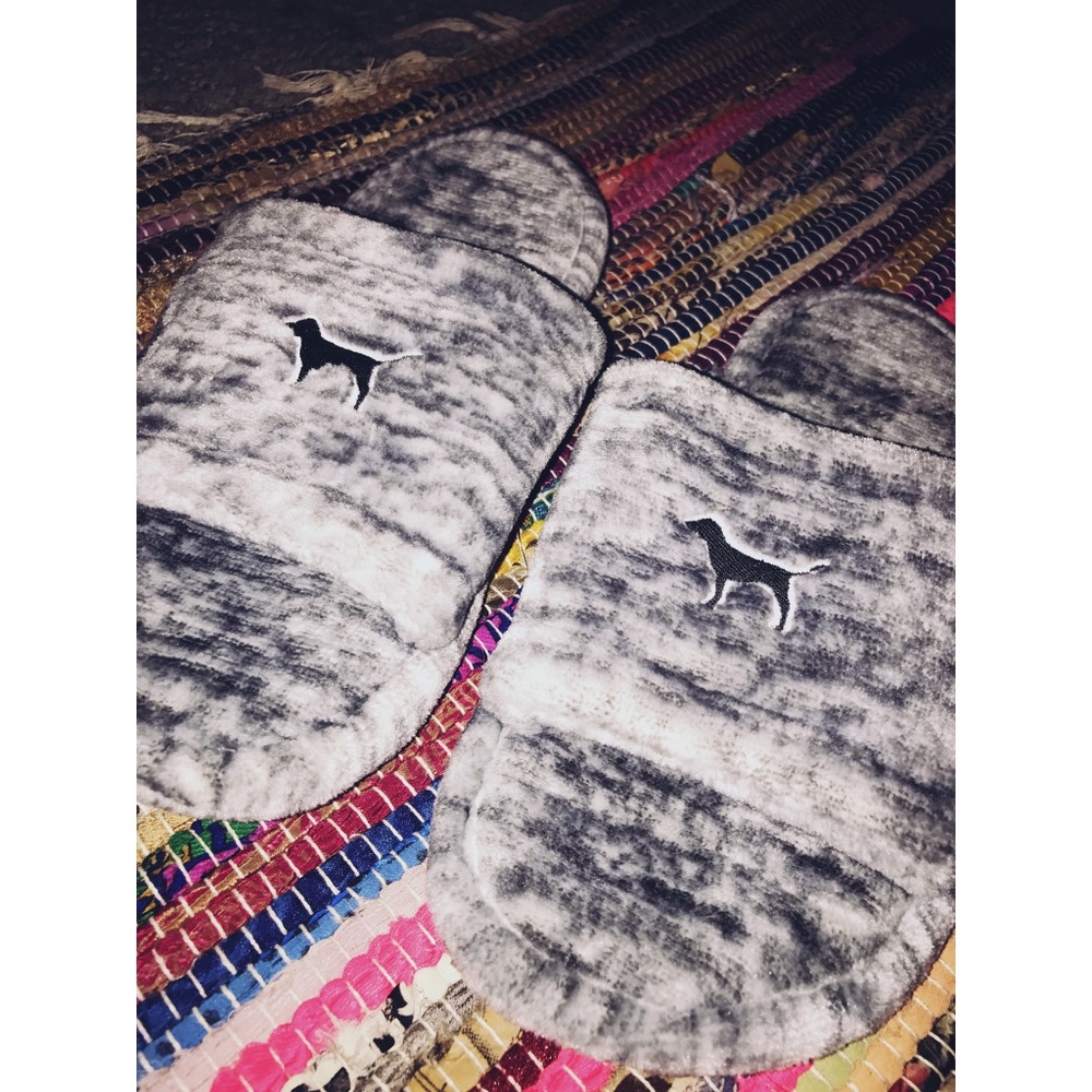 PINK VS Slippers