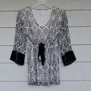 A Pea in a Pod maternity  black and white shirt